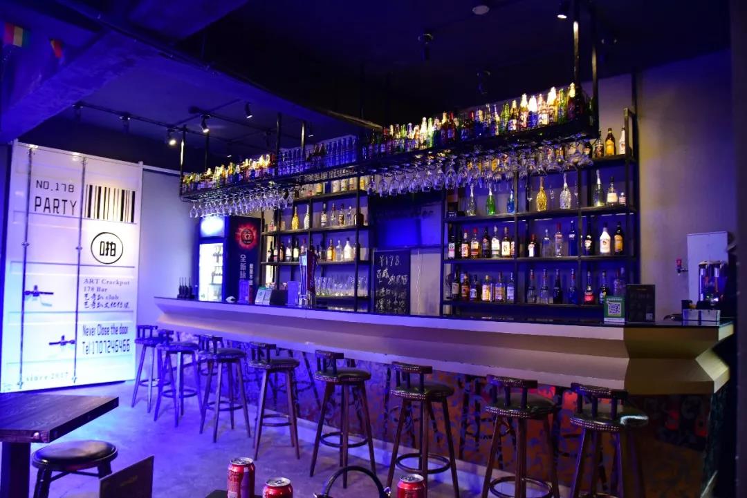 欧米奇创业学员楚钧博:喝最烈的酒,开最潮的店_烘焙学习创业班