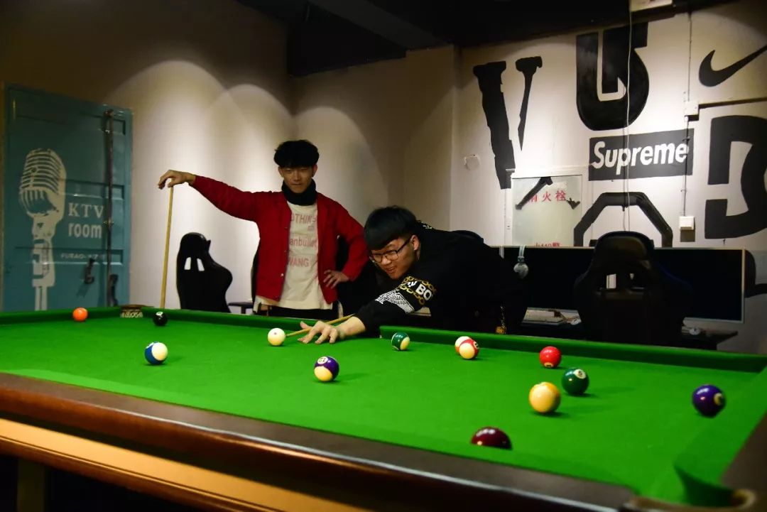 欧米奇创业学员楚钧博:喝最烈的酒,开最潮的店_烘焙学习创业班