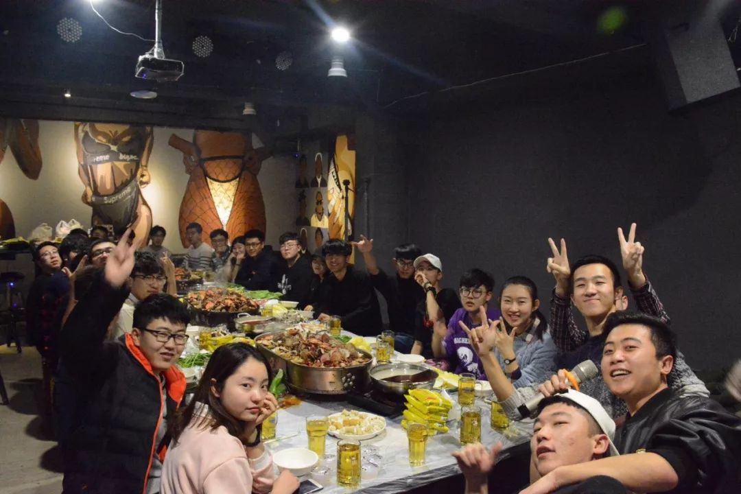 欧米奇创业学员楚钧博:喝最烈的酒,开最潮的店_烘焙学习创业班
